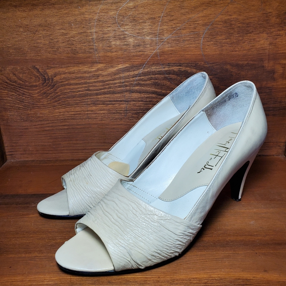 Mary McFadden textured open toe heel  Sz 7.5B - Picture 2 of 8